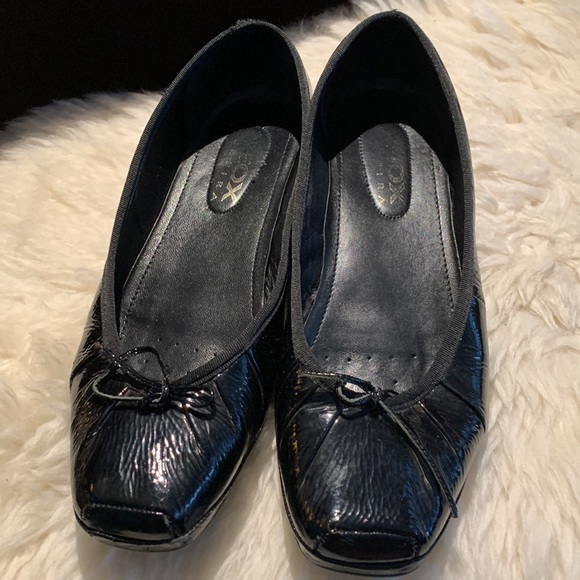 Geox size 7 black patent ballet shoe - Picture 2 of 2